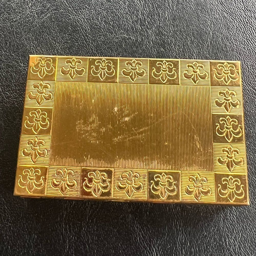 Vintage Elgin American Beauty Musical Compact
